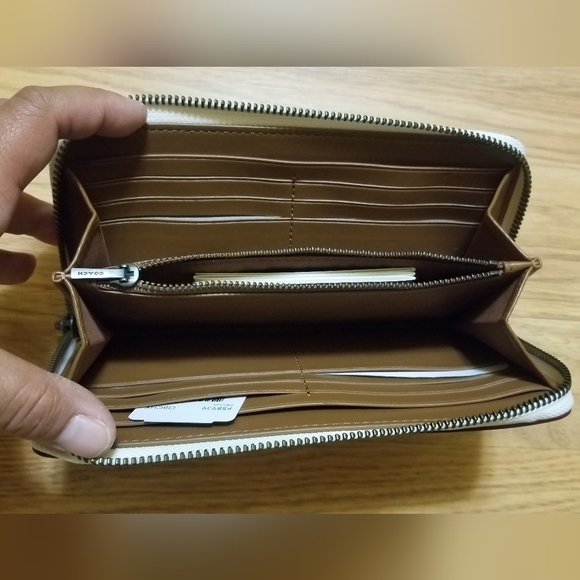 Coach Mickey Wallet - Picture 4 of 7